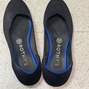 Black size 8 Rothy flats